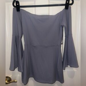 Susana Monaco grey bell sleeves babydoll top